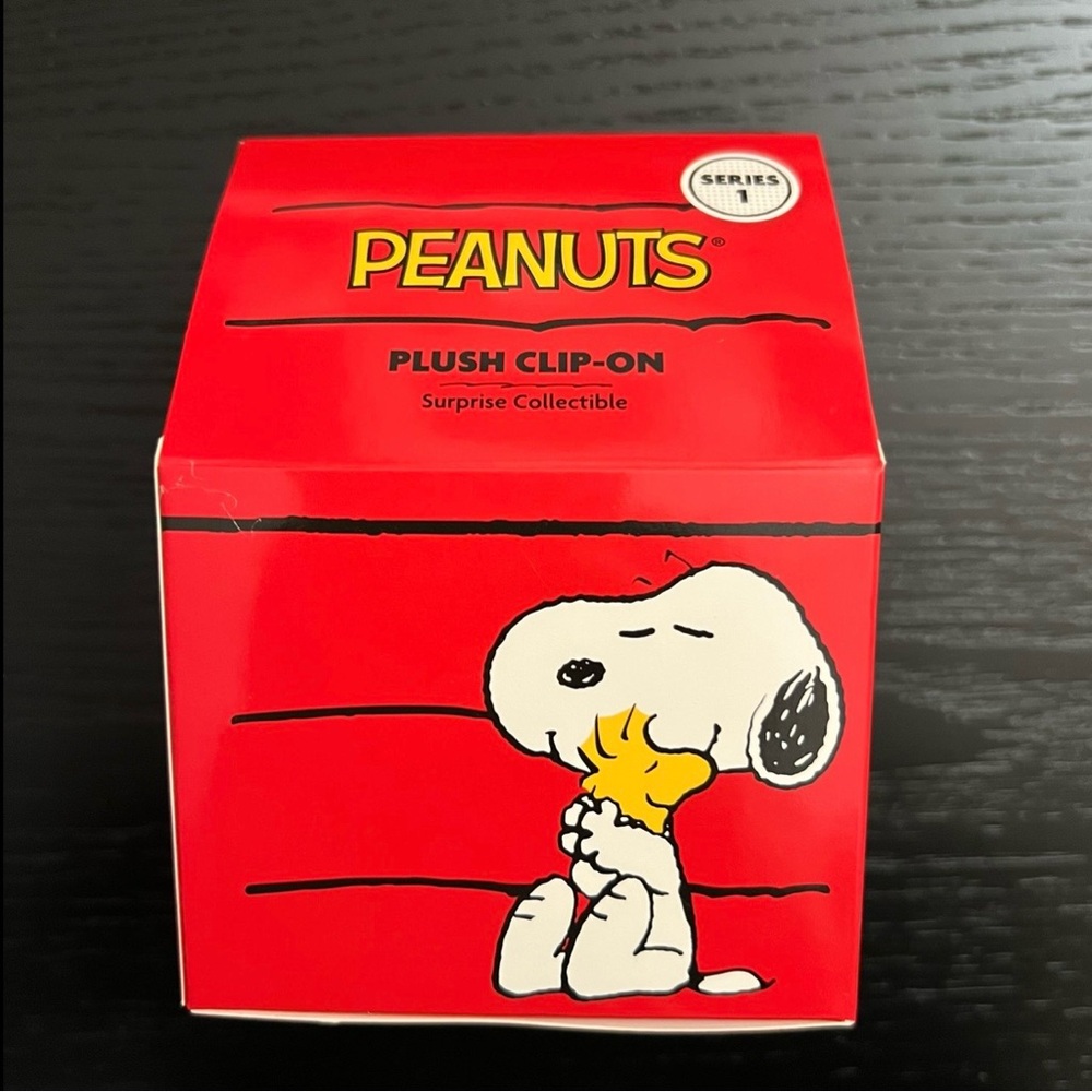 RARE Charlie Brown Peanuts Keychain Series 1 2026 - Picture 5 of 7